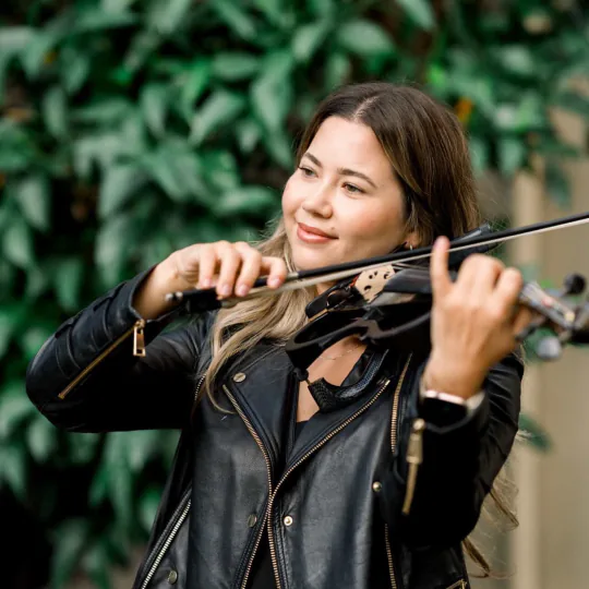 Maya Victoria garden performance