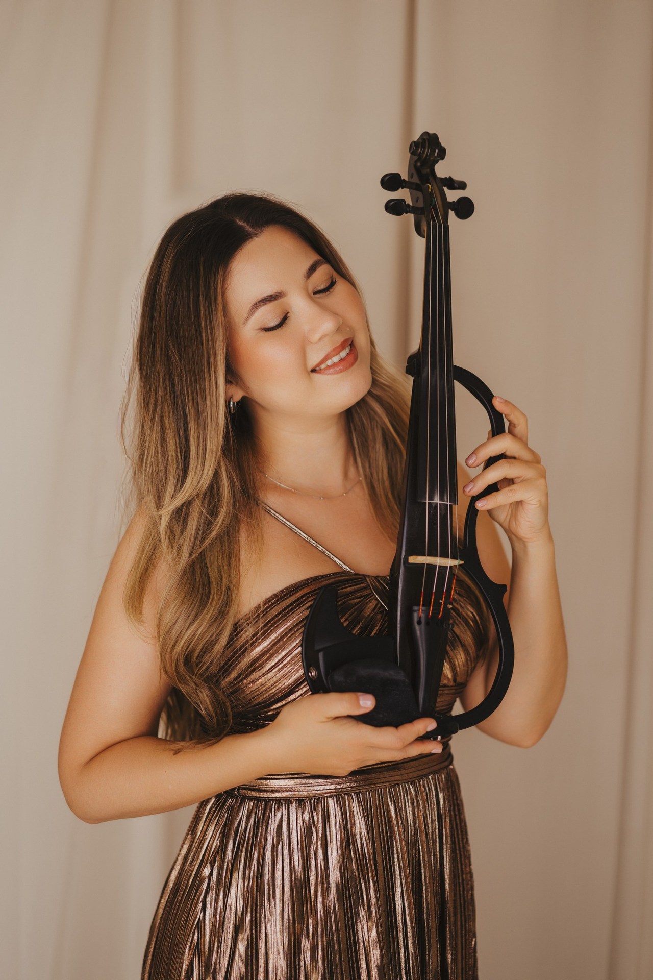 Maya Victoria with electric violin